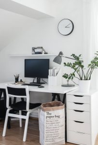 Simple-monochrome-workspace-Scandinavian-style-inspiration-1