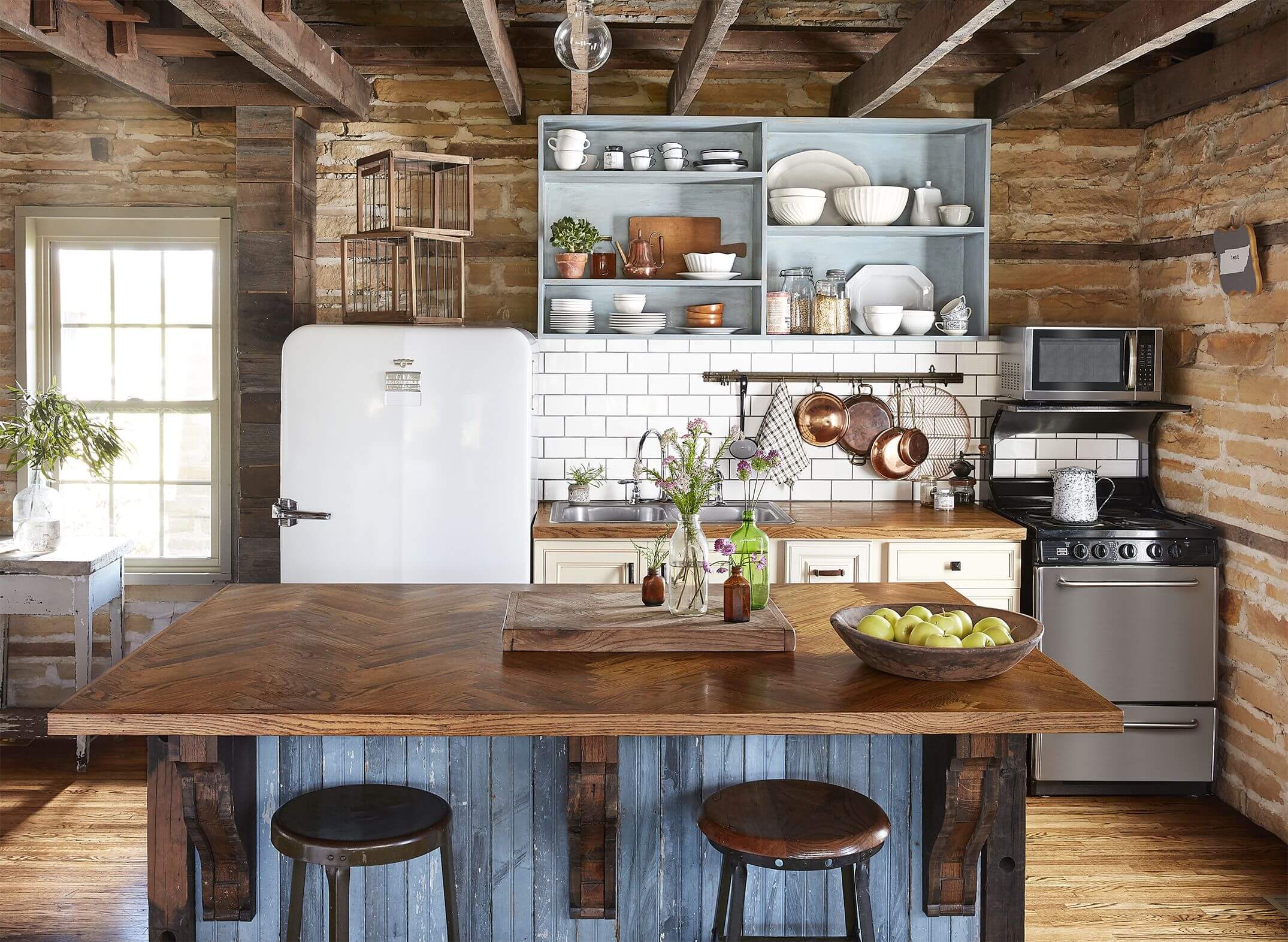 34 Farmhouse Kitchen Ideas For The Perfect Rustic Vibe CueThat