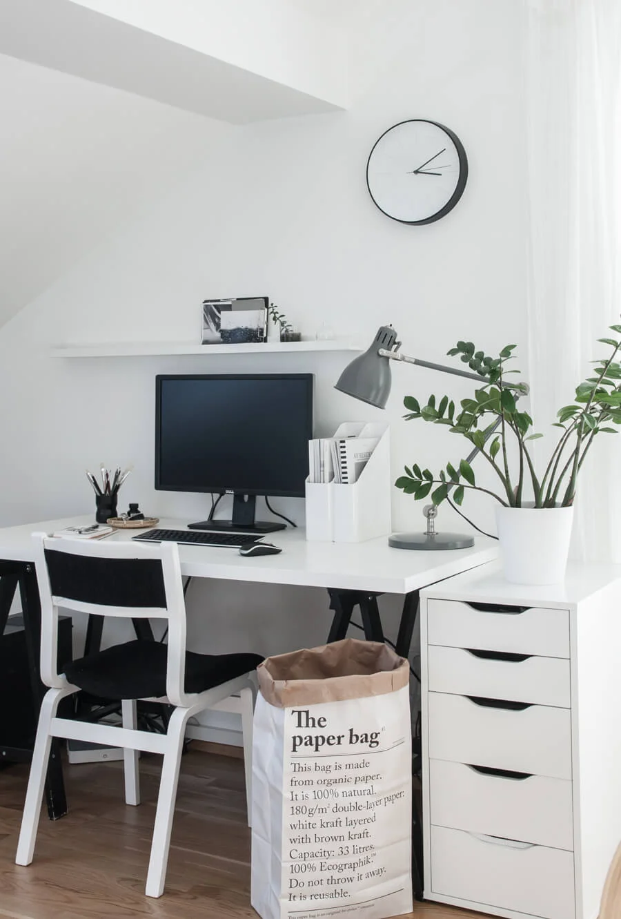 Simple-monochrome-workspace-Scandinavian-style-inspiration-1