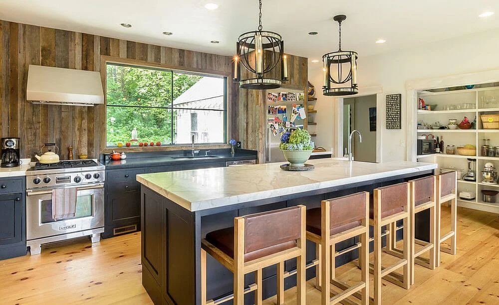 Walls-of-the-farmhouse-kitchen-give-old-barn-wood-a-new-lease-of-life