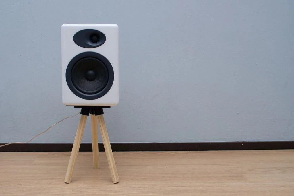 8 Great DIY Speaker Stand Ideas that Easy to Make - EnthusiastHome