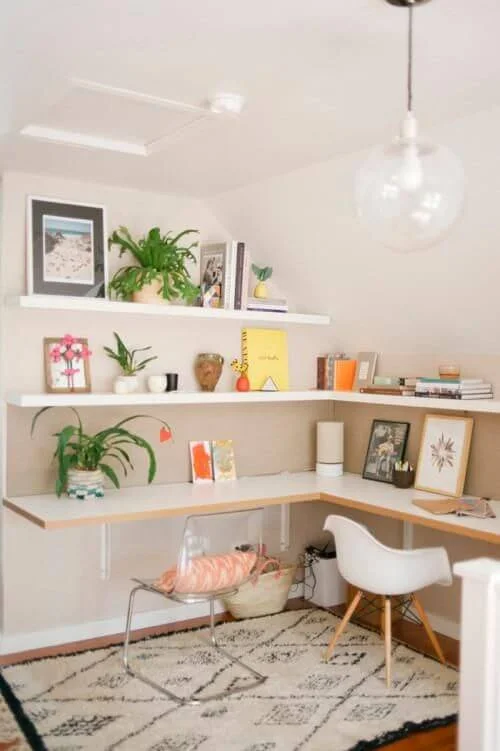 Floating corner desk